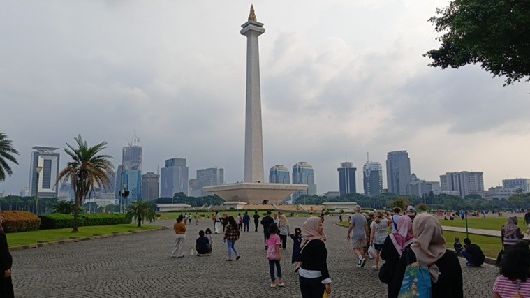 Libur Paskah, Kawasan Monas Ramai Dikunjungi Ribuan Warga. (Foto Nur Khabibi/IMG)