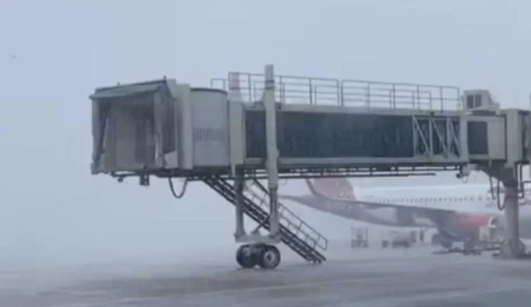 12 Penerbangan di Bandara Soetta Dialihkan Imbas Cuaca Buruk (FOTO:iNews Media Group)