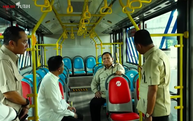 Prabowo Jajal Bus Listrik Terbaru Transjakarta di Pabrik Perakitan Magelang