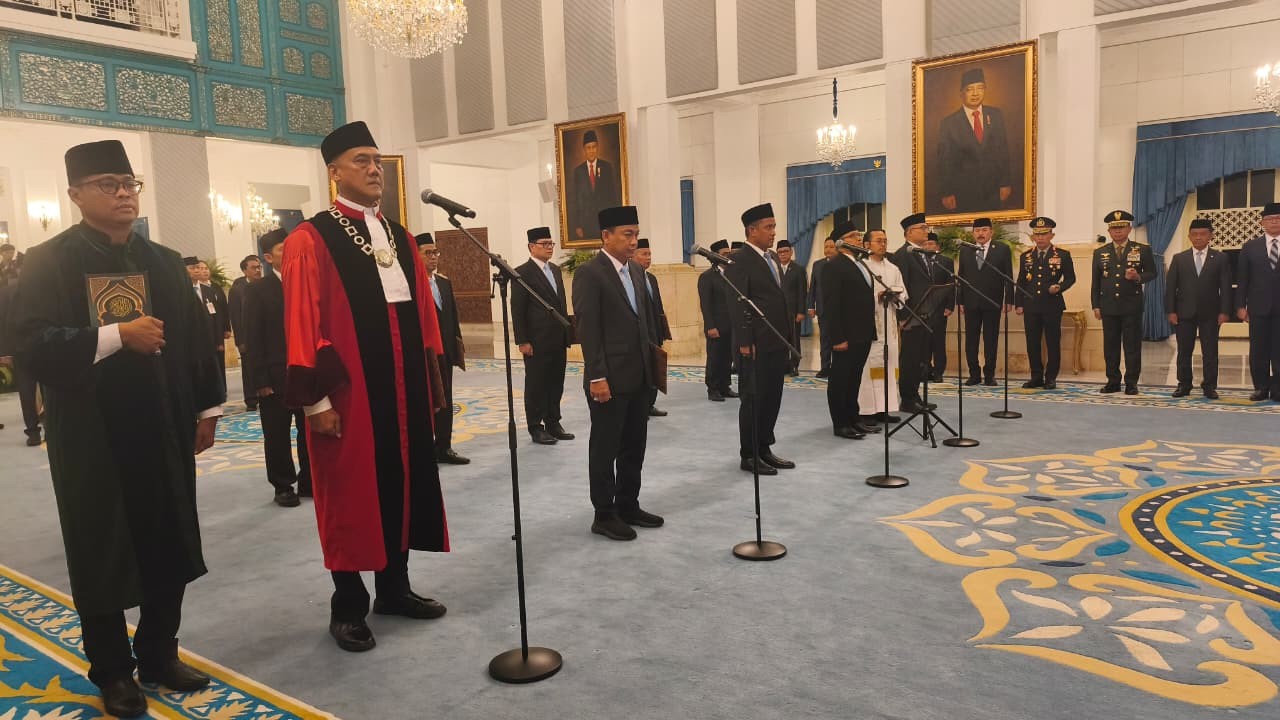 Ucap Sumpah di Hadapan Prabowo, Liliek Prisbawono Adi Sah Jadi Hakim MK (FOTO:Dok Ist)