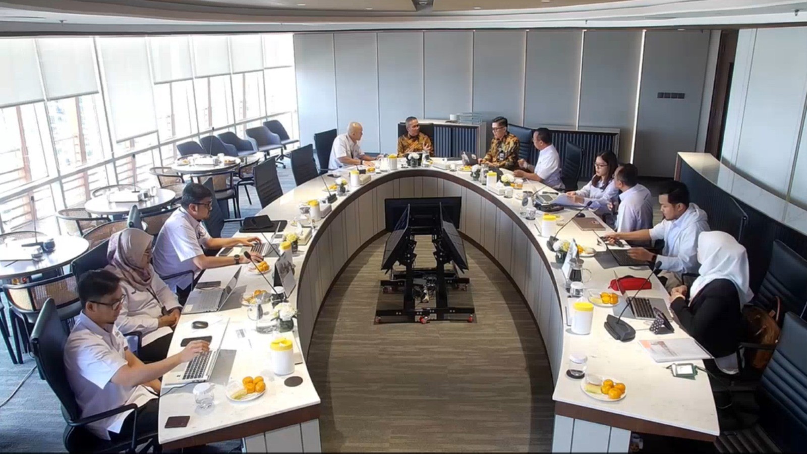 Hadapi Sektor Industri yang Melambat, Begini Strategi SIG (SMGR) (foto: iNews Media Group)