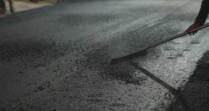 Rancangan Peraturan Penggunaan Asbuton Minimal 30 Persen Ditarget Rampung Dalam Dua Minggu. (Foto: Kementerian PU)