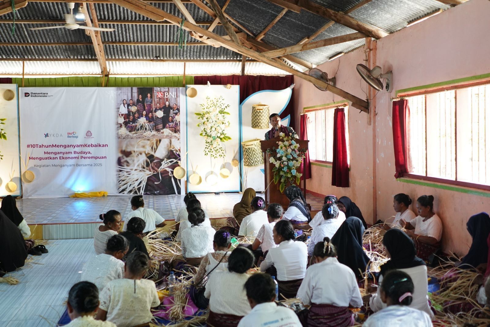 BNI Berdayakan 430 Perempuan NTT Lewat Program Anyaman Lontar. (Foto: Doc BBNI)