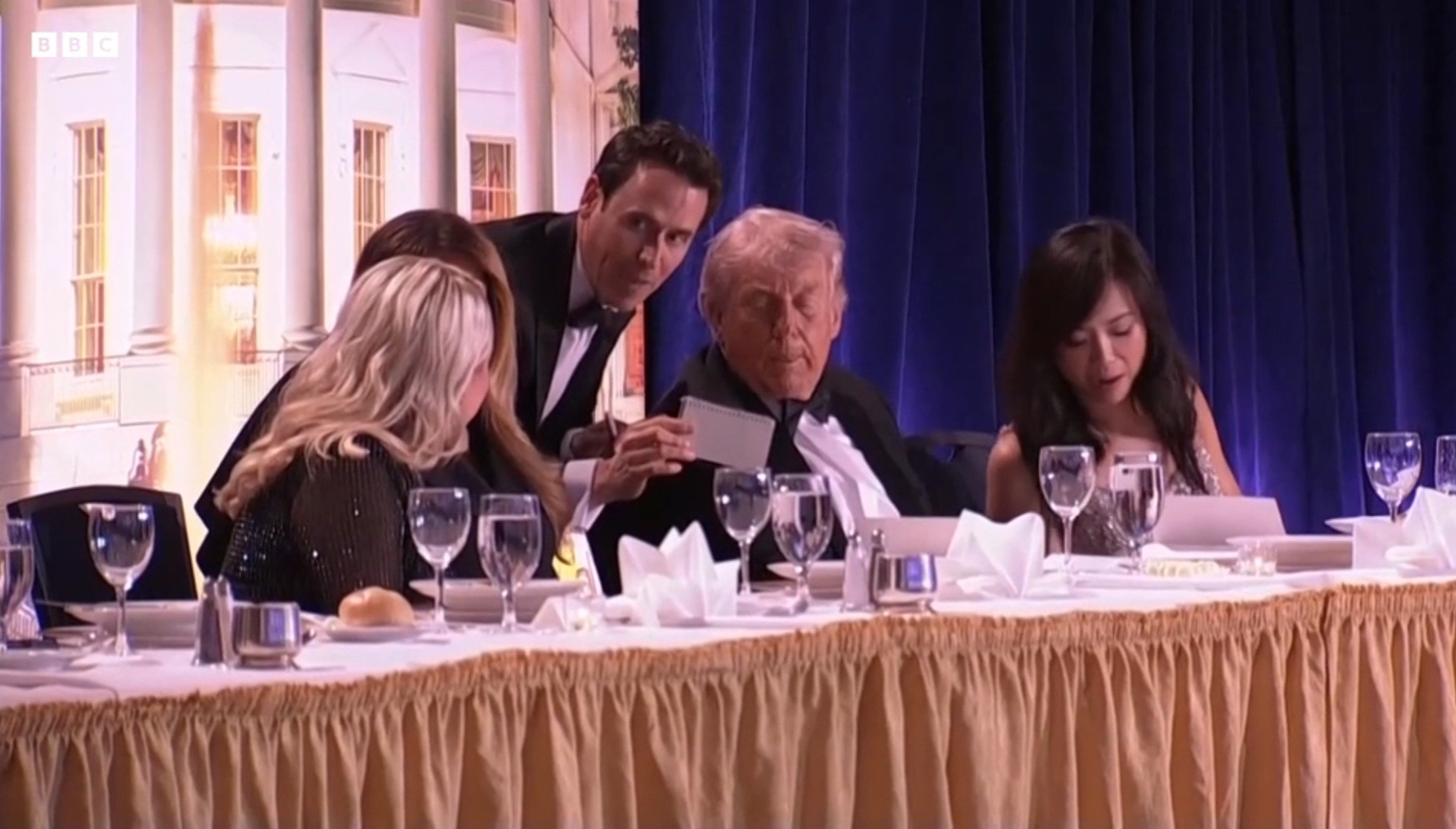 Trump Dievakuasi saat Insiden Penembakan di Gedung Putih (FOTO:Dok Laman BBC)