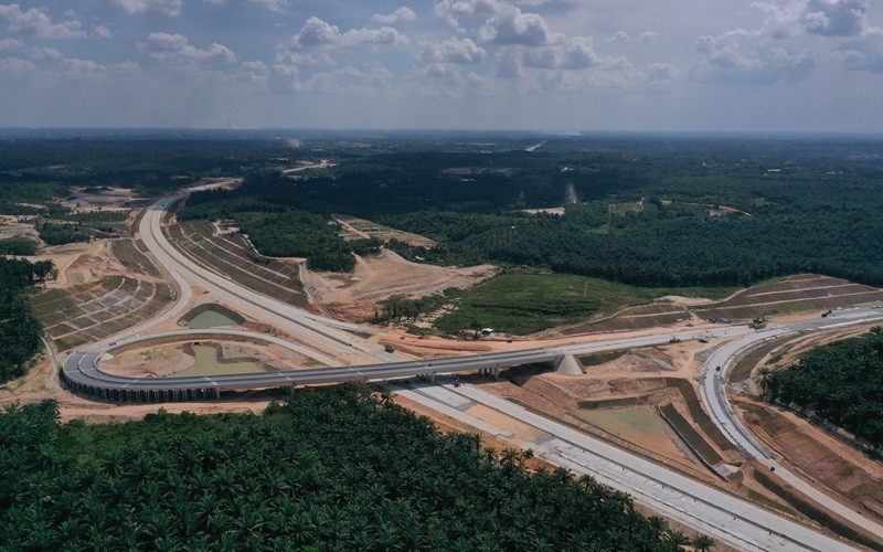 PT Hutama Karya (Persero) terus mempercepat pembangunan Jalan Tol Trans Sumatera (JTTS) Ruas Rengat-Pekanbaru. (Foto: Ist)