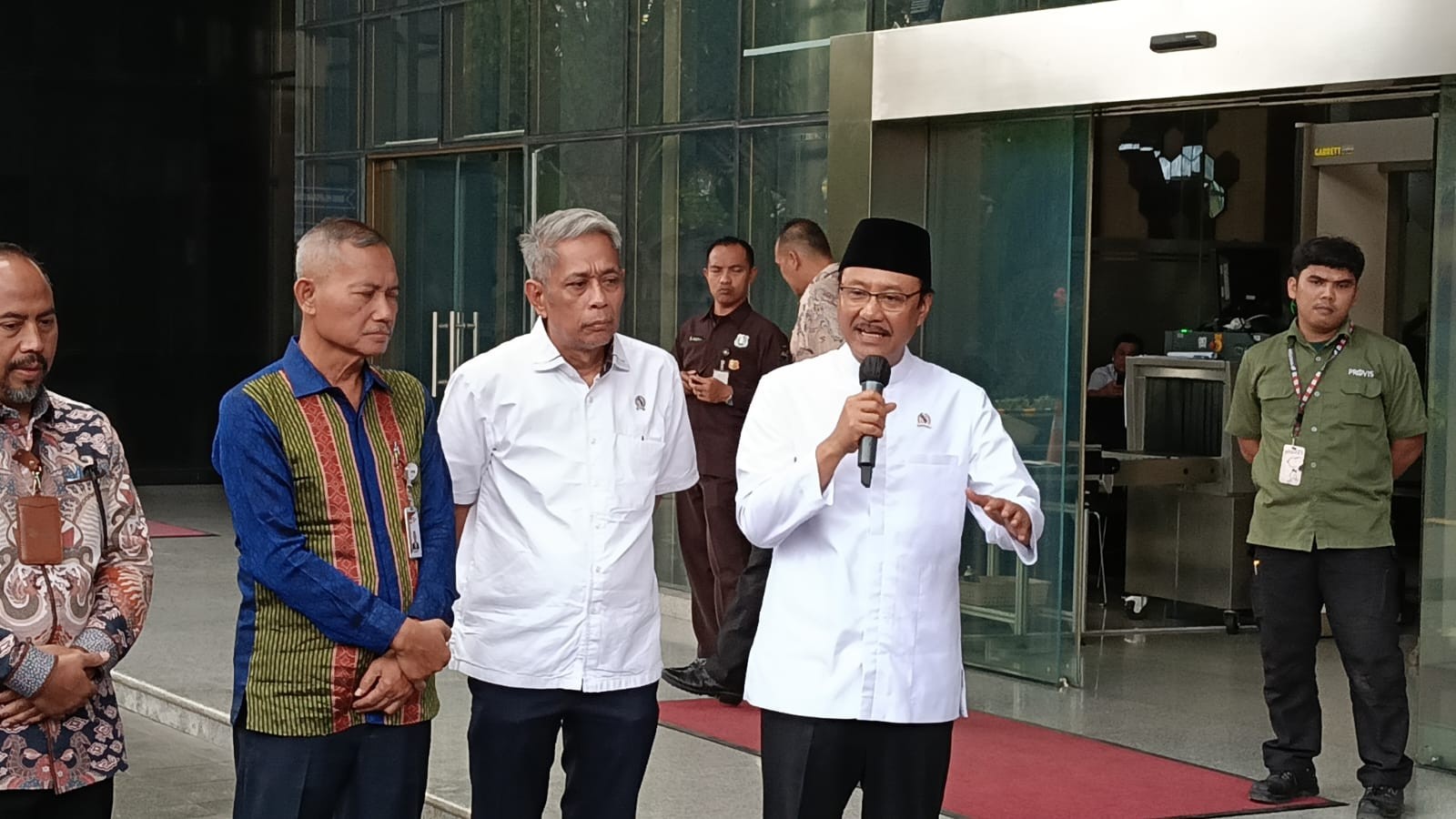 Usai Bertemu KPK Mensos Akui Dapat Masukan dan Koreksi Terkait Pengadaan Barang dan Jasa. (Foto: iNews Media Group)
