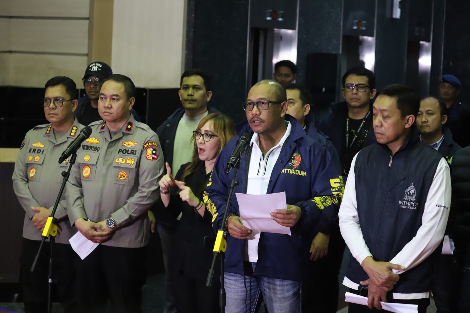 Bareskrim Polri Gerebek Markas Judol, 321 WNA Ditangkap, 275 Ditetapkan Tersangka. (Foto: MNC Media)