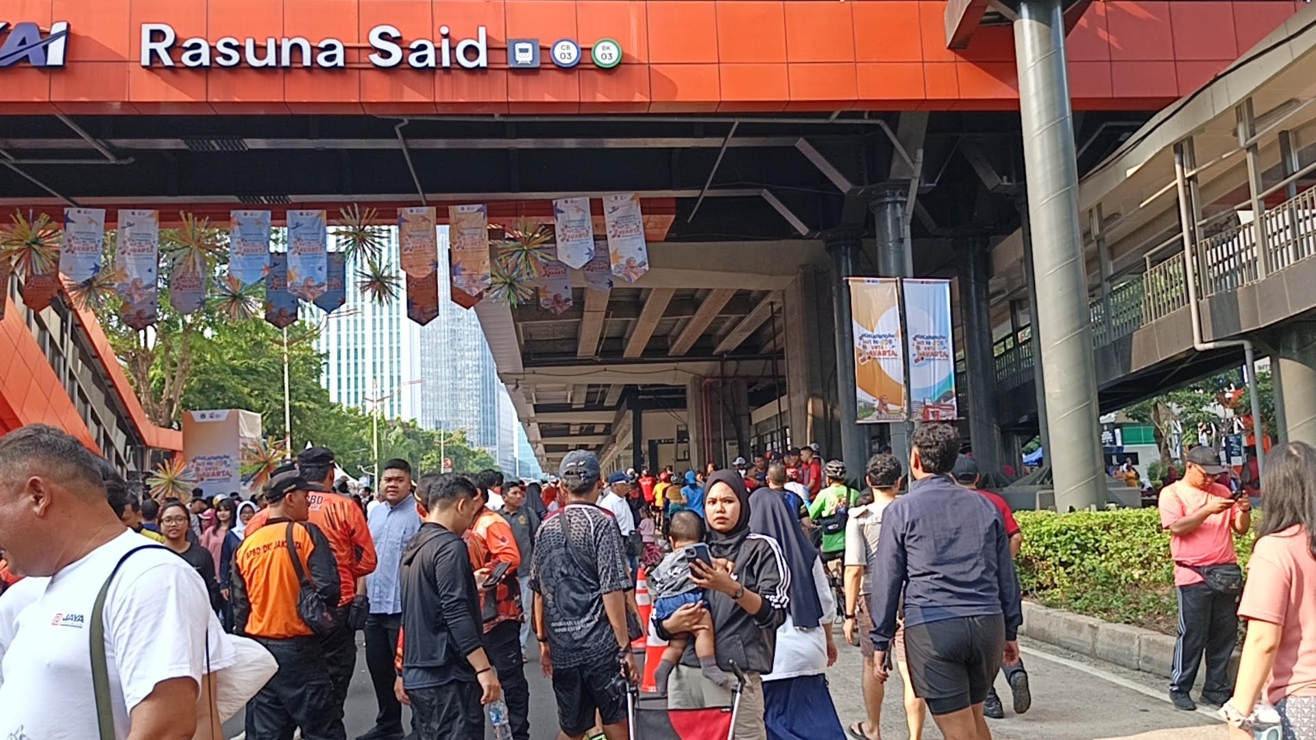 CFD Perdana di Rasuna Said Disambut Antusias Warga. (Foto Mei Sada/IMG)