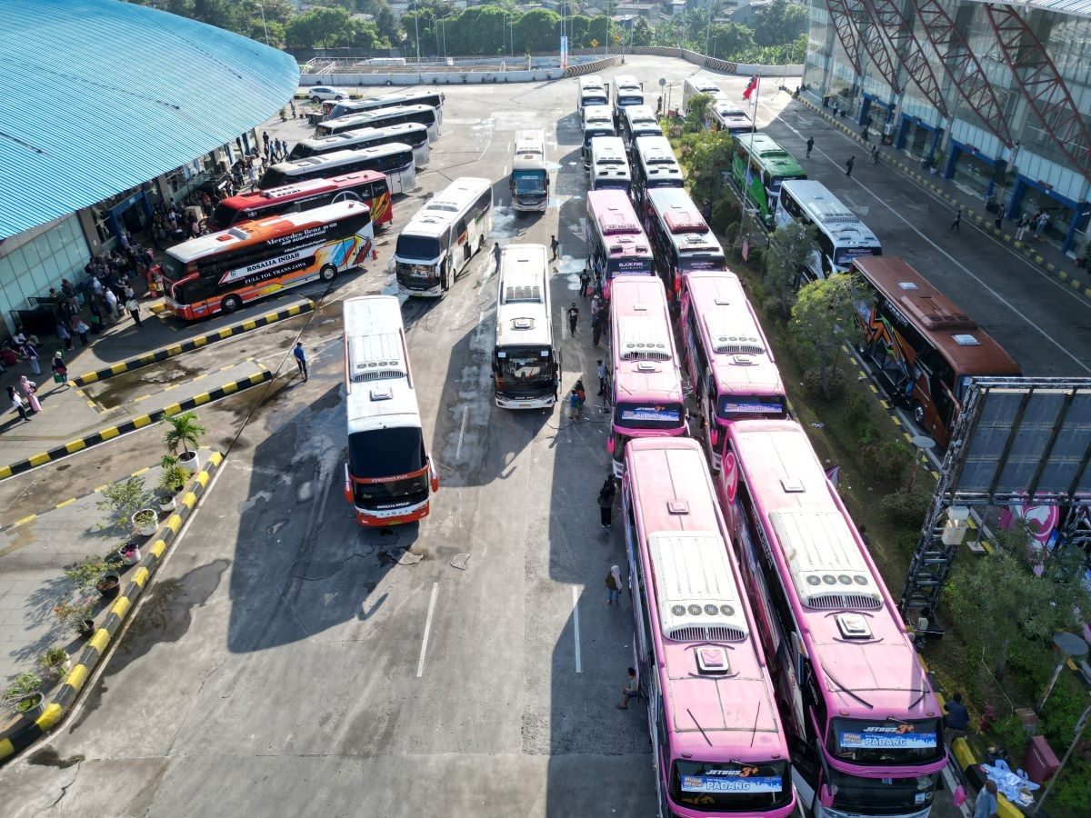 Kemenhub Ancam Bekukan Izin PO Bus Jika Beroperasi Tidak Masuk Terminal. (Foto: iNews Media Group)