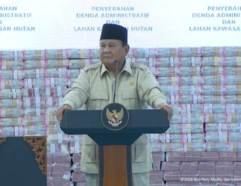 Prabowo Soroti Masalah Perizinan: Kalau Negara Lain 2 Minggu, Kenapa Kita Dua Tahun? (Foto: Youtube Sekretariat Presiden)