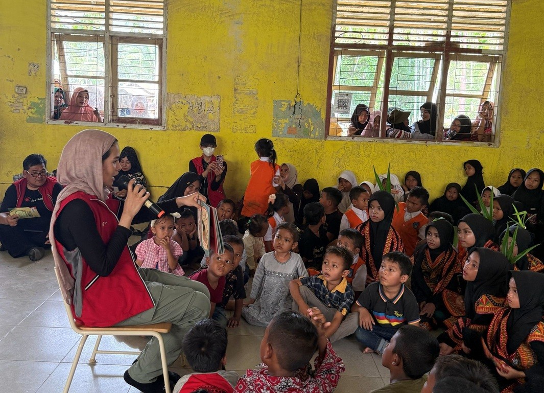 Maudy Ayunda Adakan Ruang Belajar Sementara untuk Anak-Anak Terdampak Banjir di Aceh Tamiang