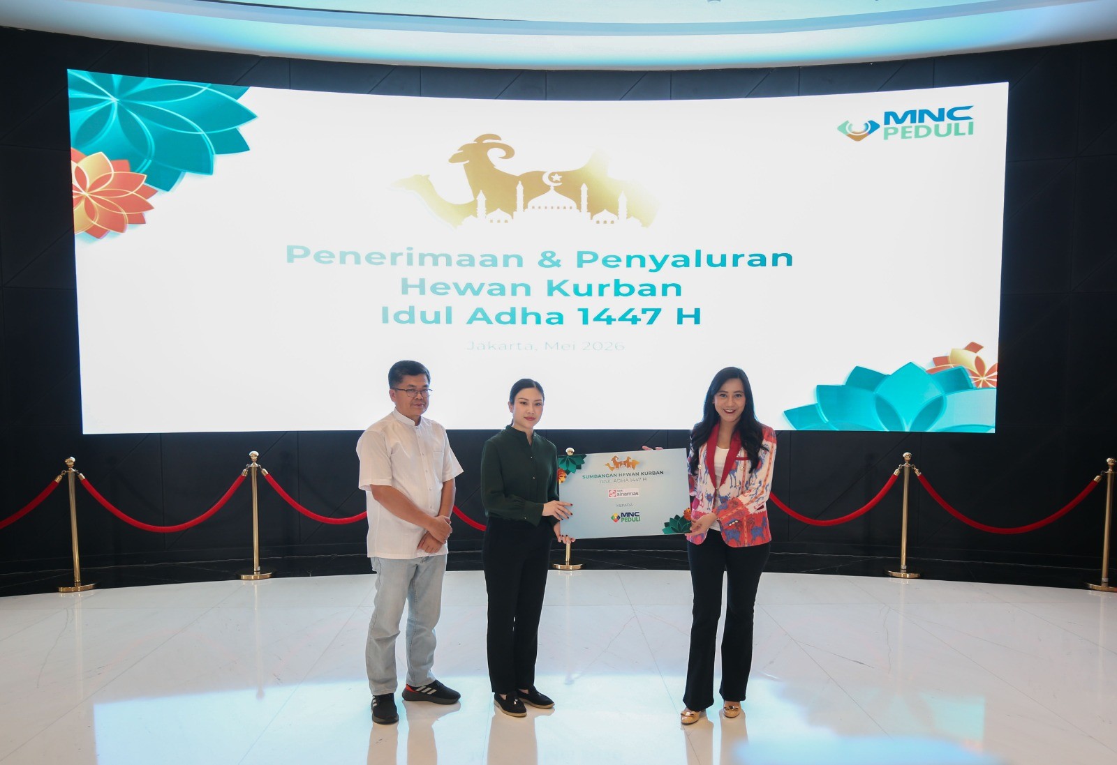 Sambut Idul Adha, MNC Sekuritas dan Bank Sinarmas Tebar Kepedulian Bersama MNC Peduli. (Foto: Doc MNC Sekuritas)
