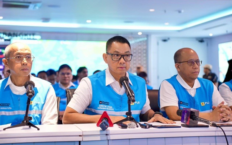 Direktur Utama PT PLN (Persero), Darmawan Prasodjo menyampaikan permohonan maaf atas insiden padam listrik massal yang terjadi di Pulau Sumatera. (Foto: Ist)