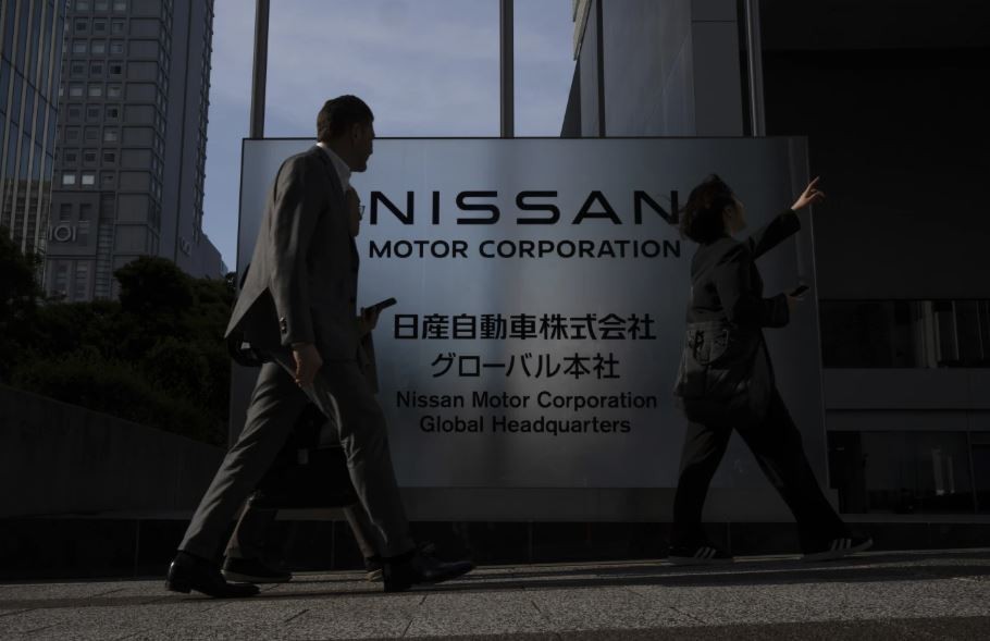 Permintaan EV Lesu, Nissan Batal Investasi Powertrain Listrik di Inggris (Foto: dok AP)