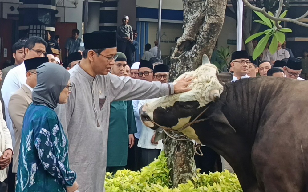 Cerita Purbaya Beli Sapi Kurban Seberat 868 Kilogram Pakai Uang Bonus dan Dana Pembatalan Haji  (Foto: Rohman Wibowo/IMG)