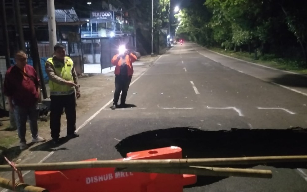 Jalan di Lenteng Agung Jaksel Amblas, Polisi Lakukan Rekayasa Lalu Lintas