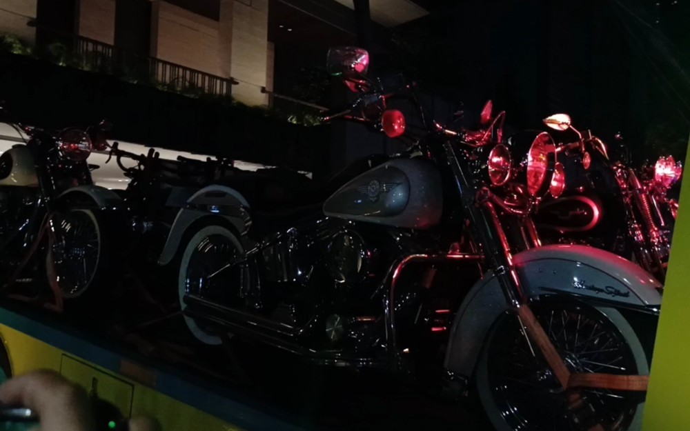 KPK Angkut Empat Harley Davidson hingga Mobil Mewah Usai Geledah Rumah Eks Wamen Imipas Silmy Karim