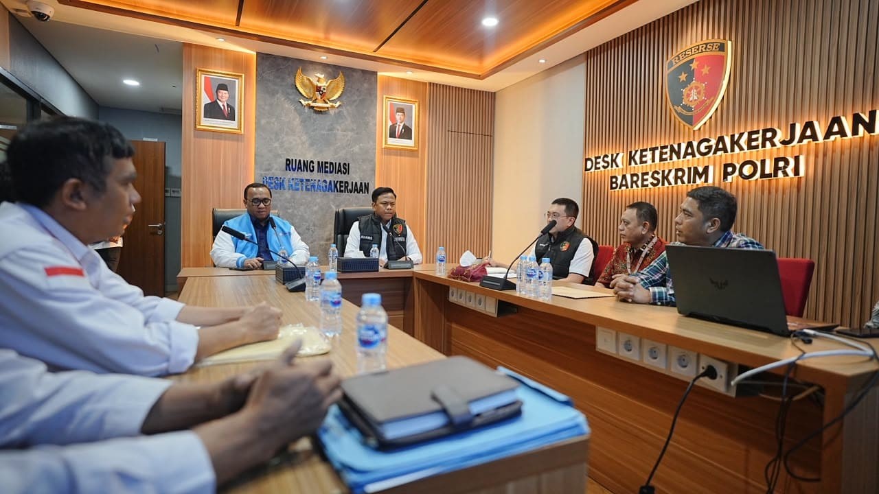 Polri Mediasi Sengketa 131 Pekerja dan Perusahaan, Buruh Dapat Rp10 Miliar. (Foto: Polri)