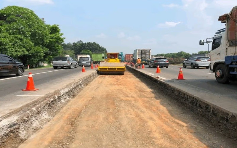 PT Jasamarga Tollroad Maintenance (PT JMTM) mengerjakan rekonstruksi perkerasan di ruas tol Cawang-Tomang-Pluit dan ruas tol Jakarta-Tangerang. (Foto: Ist)