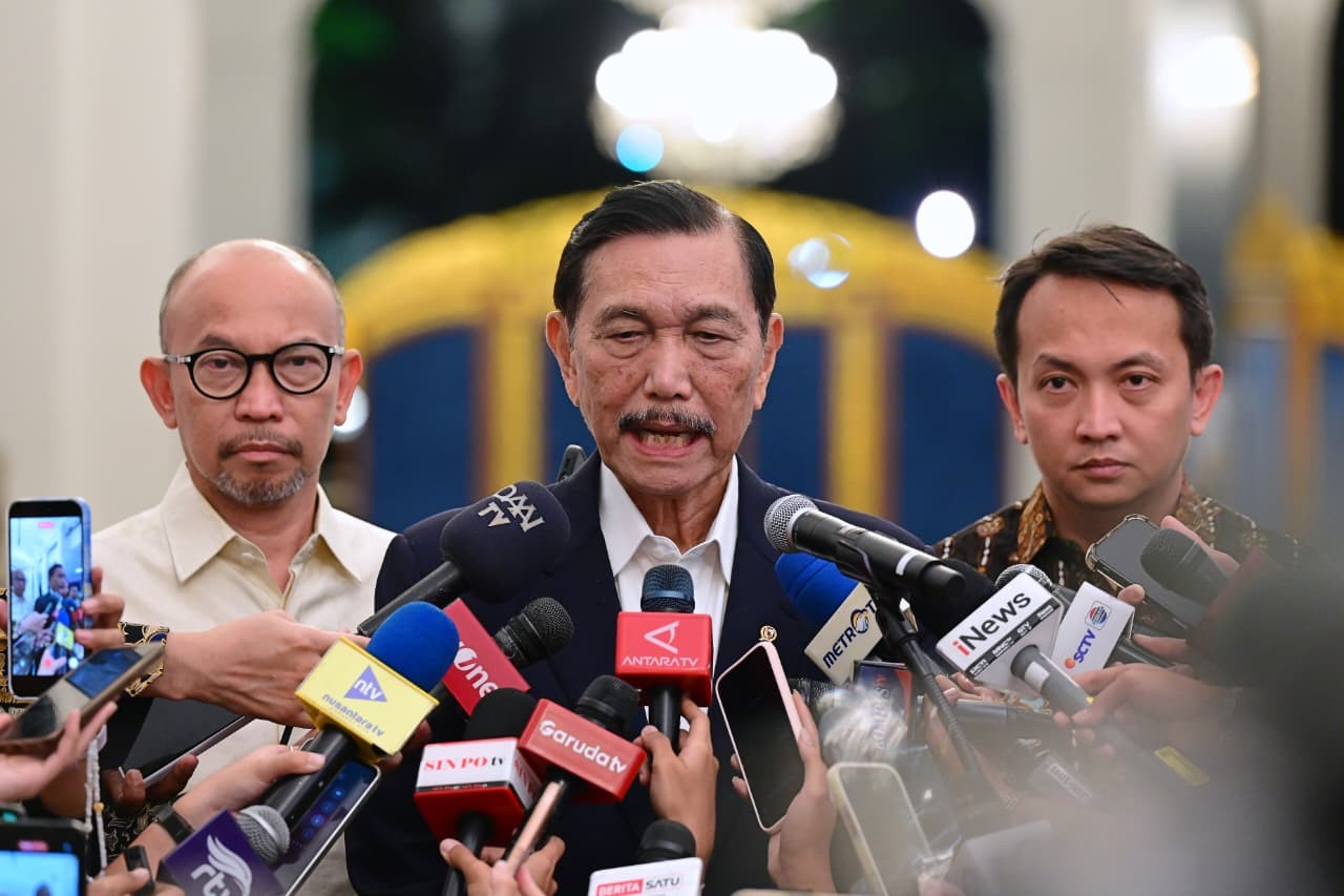 Luhut Sebut Bansos Tak Lagi Berbentuk Barang, Tapi Cash Transfer Rp5,4 Juta per Orang (FOTO:Dok Ist)