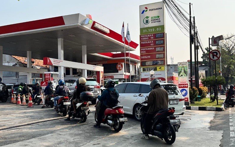 DPR RI akan memanggil pemerintah dan PT Pertamina (Persero) mengenai dasar perhitungan harga BBM nonsubsidi. (Foto: iNews Media/Isra Triansyah)