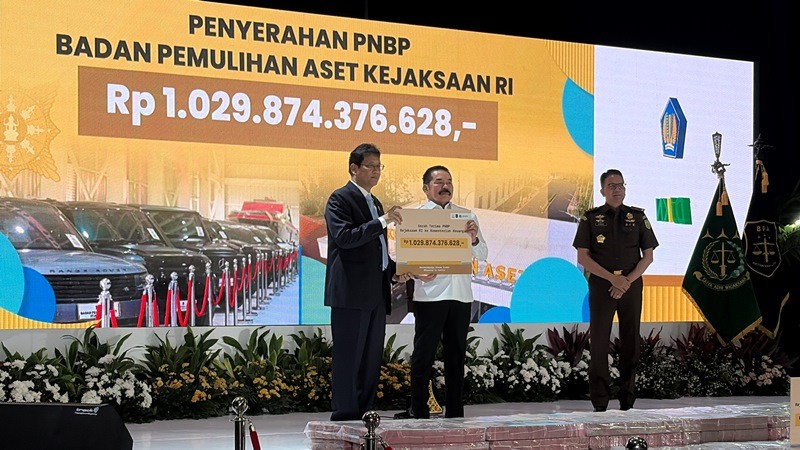 Jaksa Agung Serahkan Dana Pemulihan Aset Rp1,22 Triliun ke Purbaya (Foto: iNews Media Group)