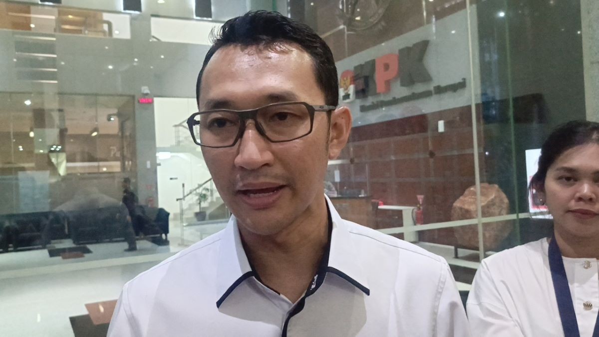 KPK Periksa Eks Dirjen PHU, Telurusi Inisiasi Pembagian Kuota Haji Tambahan. (Foto: Nur Khabibi/iNews Media Group)