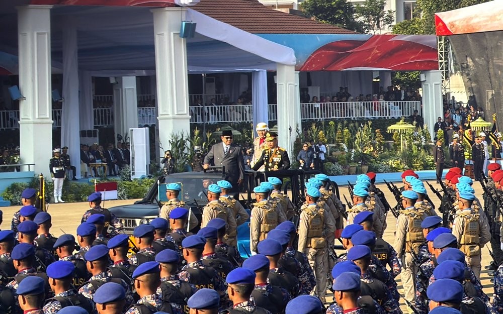 Kapolri Anugerahkan Medali Kehormatan Loka Praja Samrakshana ke Presiden Prabowo di Hari Bhayangkara