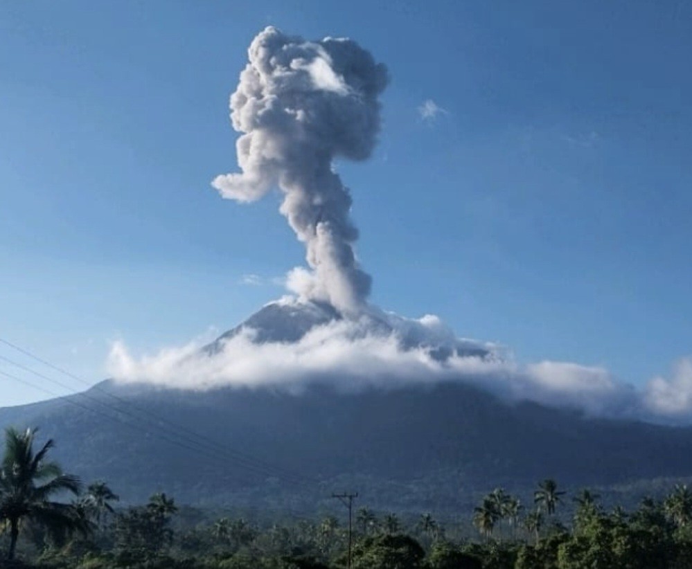 Gunung Lewotobi Laki-laki Erupsi Pagi Ini, Kolom Abu Capai 1.400 Meter (FOTO:Dok Ist)