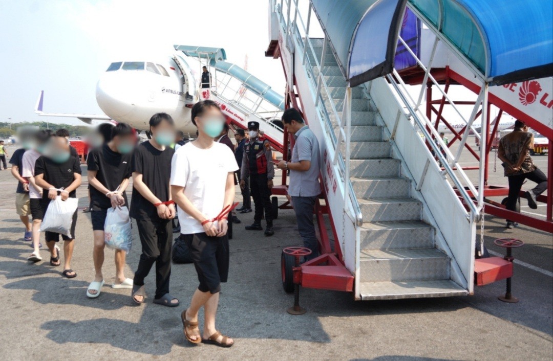 92 WN China Pelaku Penipuan Investasi di Batam Dideportasi, Dicekal Masuk RI Seumur Hidup. (Foto Istimewa)