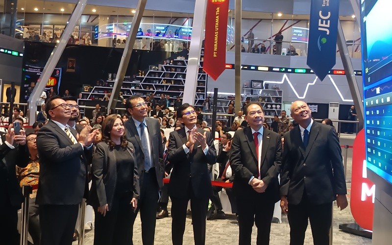 PT Nitrasanata Dharma Tbk resmi mencatatkan saham perdana dengan kode JECX di Bursa Efek Indonesia (BEI). (Foto: iNews Media/Rohman Wibowo)