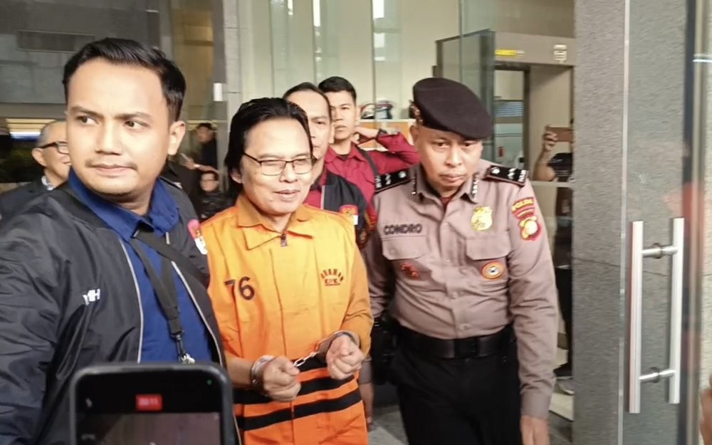 Kasus Dugaan Gratifikasi, Eks Sekjen MPR Ma'ruf Cahyono Kenakan Rompi Oranye Usai Diperiksa KPK