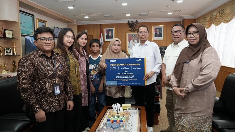 TASPEN Salurkan JKK dan JKM Rp1,08 Miliar untuk Dua Keluarga ASN di Kepri (Foto: dok Taspen)