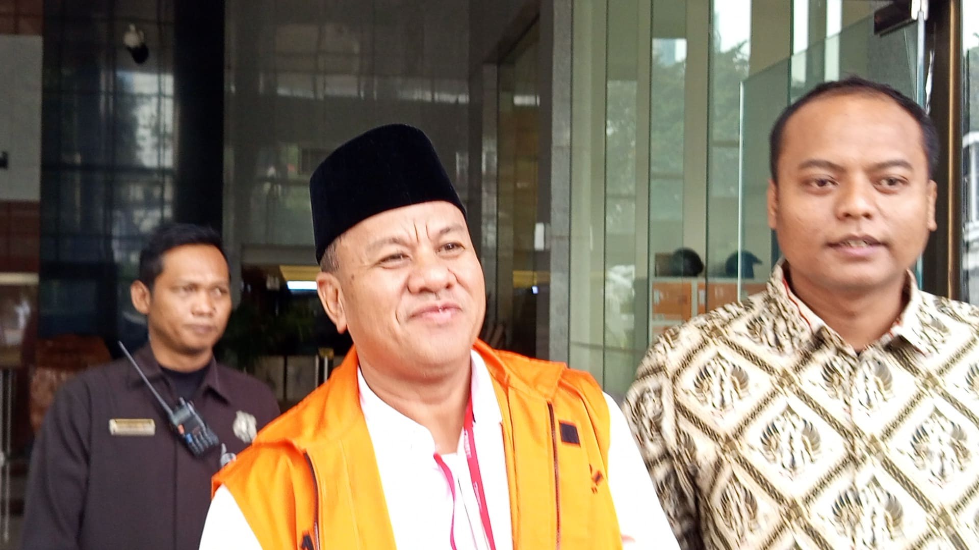 Beda Pengakuan dengan Raja Juli, Eks Bupati Kuansing Mengaku Tidak Pernah Selipkan Amplop. (Foto: MNC Media)