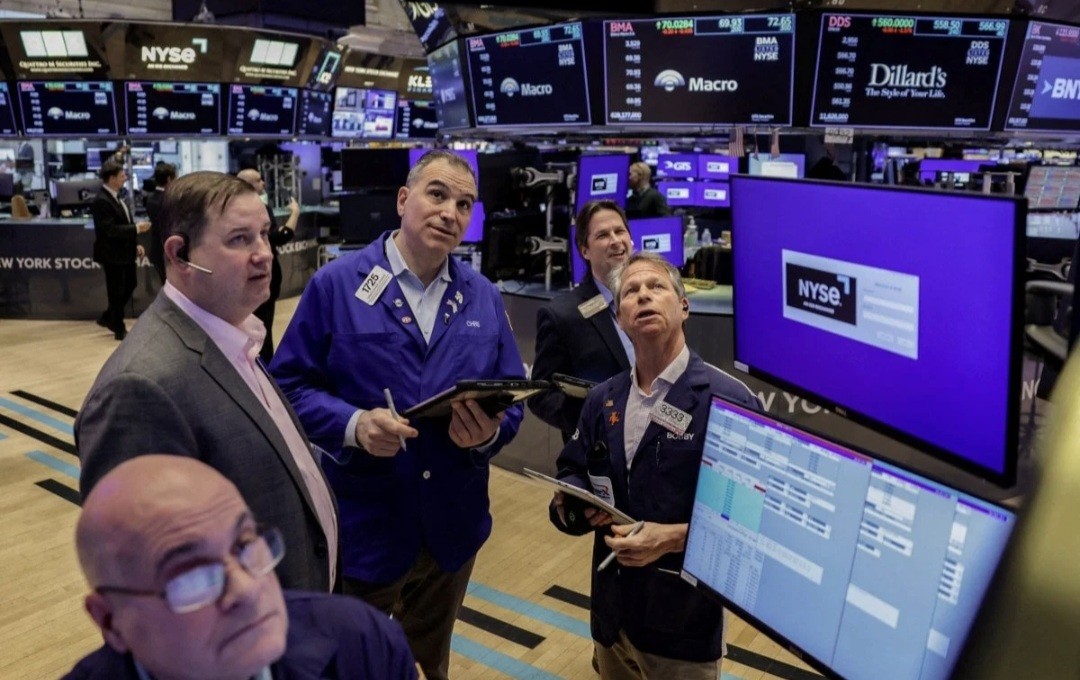 Wall Street Berakhir Melemah, Didorong Penurunan Saham Teknologi dan Meningkatnya Konflik AS-Iran (FOTO:Dok Laman Investing)