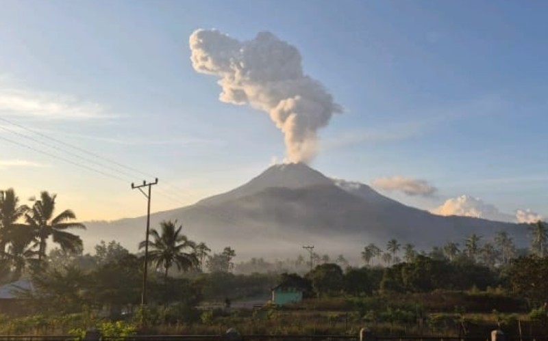 Gunung Lewotobi Laki-laki Erupsi Hari Ini, Ketinggian Abu Capai 1.600 Meter 