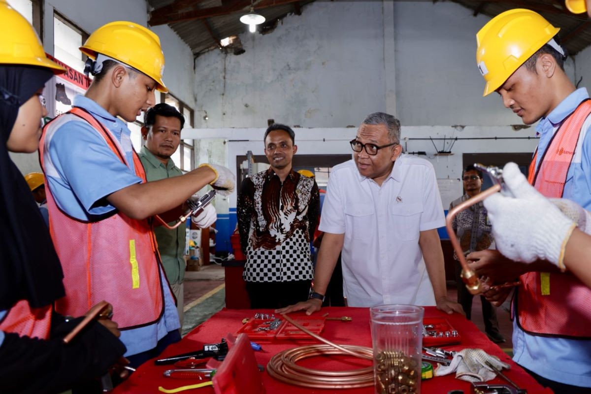 Wamenaker Minta Masyarakat Kuasai Bahasa Asing, Peluang Kerja di Luar Negeri Besar. (Foto: iNews Media Group)