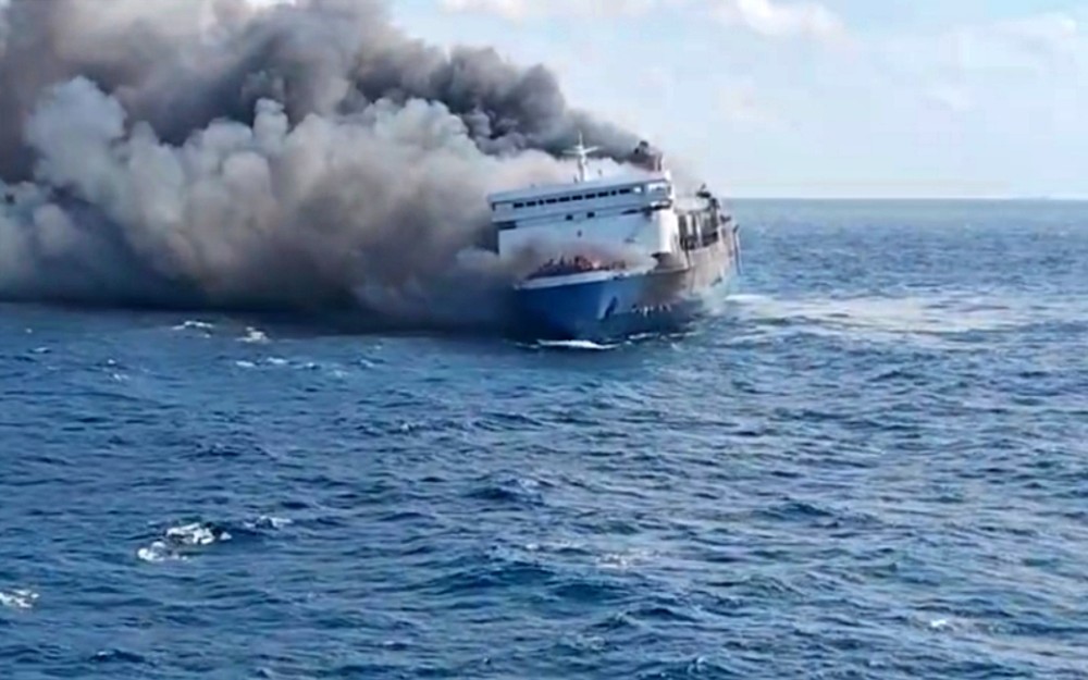 KM Mutiara Sentosa 2 Kebakaran di Perairan Sumenep, Penumpang Lompat ke Laut (Foto: Istimewa)