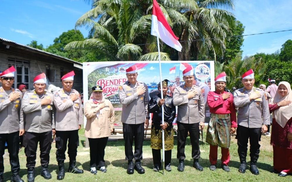 Ekspedisi Merah Putih Presisi, Polri Bawa Paket Bantuan hingga Tanam Mangrove ke Pulau Terluar