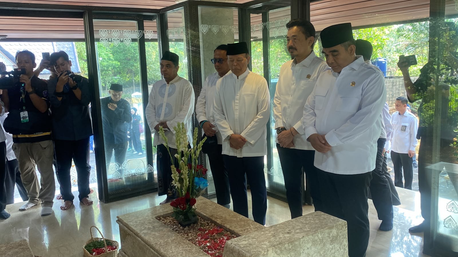 Jelang HUT ke-81 RI, Pimpinan MPR Ziarah ke Makam Bung Hatta (FOTO:Dok Ist)
