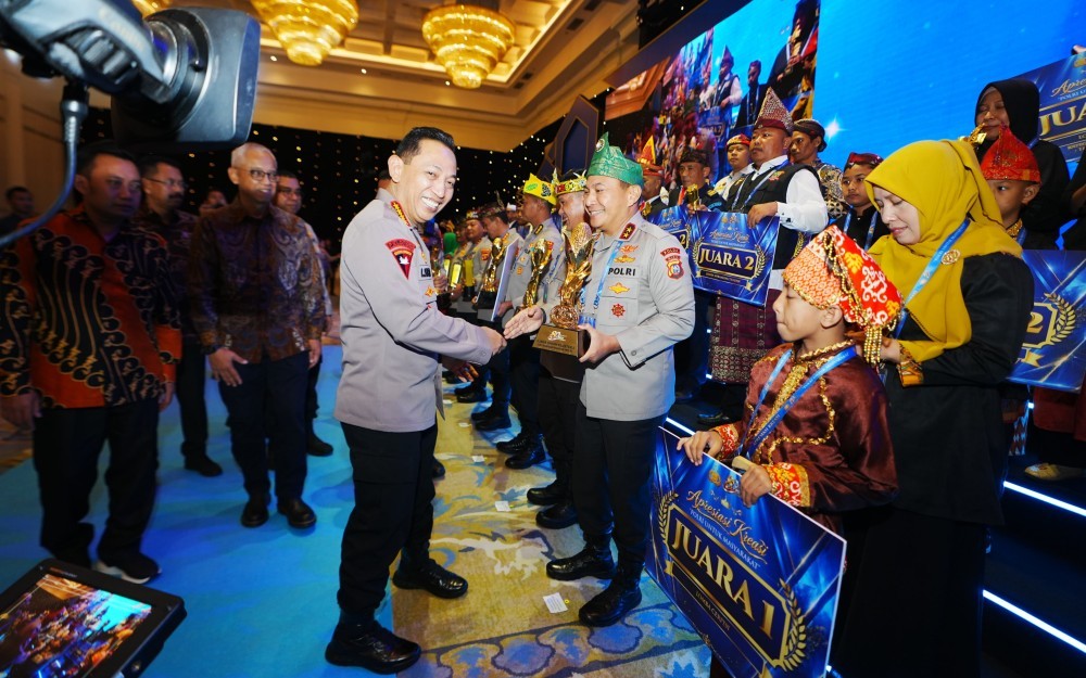 Kapolri Anugerahkan Penghargaan Juara Umum Ketahanan Pangan ke Polda Riau