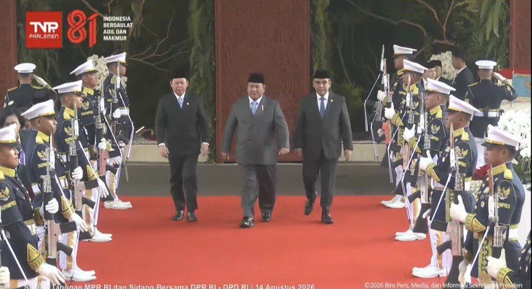 Kenakan Jas dan Peci Hitam, Presiden Prabowo Tiba di Gedung DPR (FOTO:Dok YouTube Sektariat Presiden)