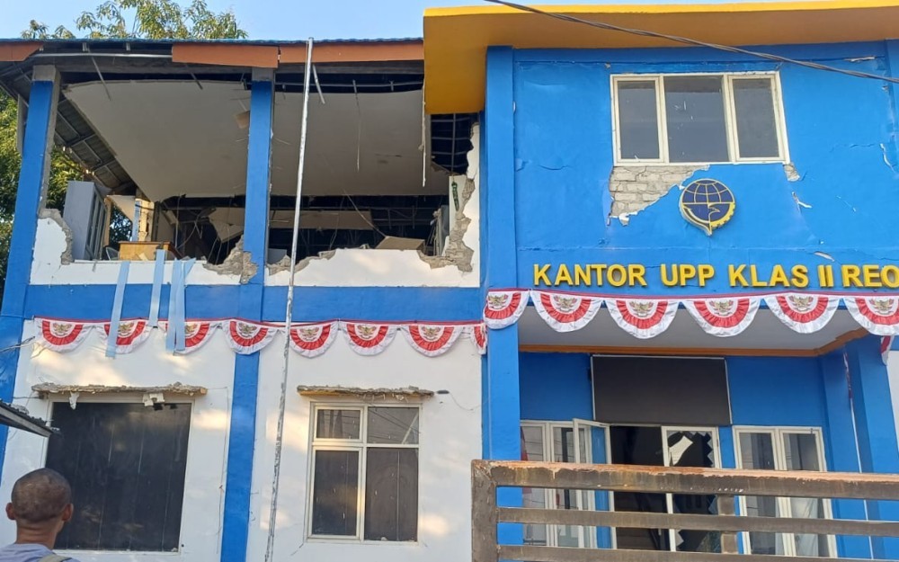 Pelabuhan dan Bandara Komodo Rusak Akibat Gempa Bumi M7,7 NTT