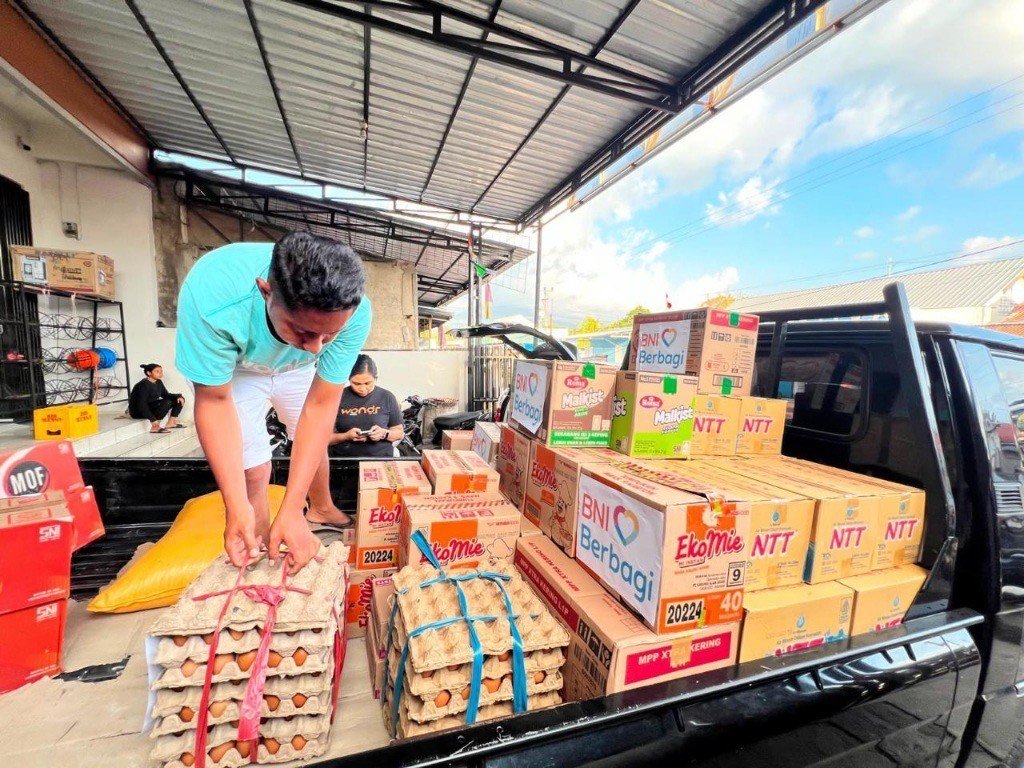BNI Salurkan Bantuan bagi Masyarakat Terdampak Gempa NTT, Pastikan Layanan Perbankan Tetap Berjalan. Foto: iNews Media Group.