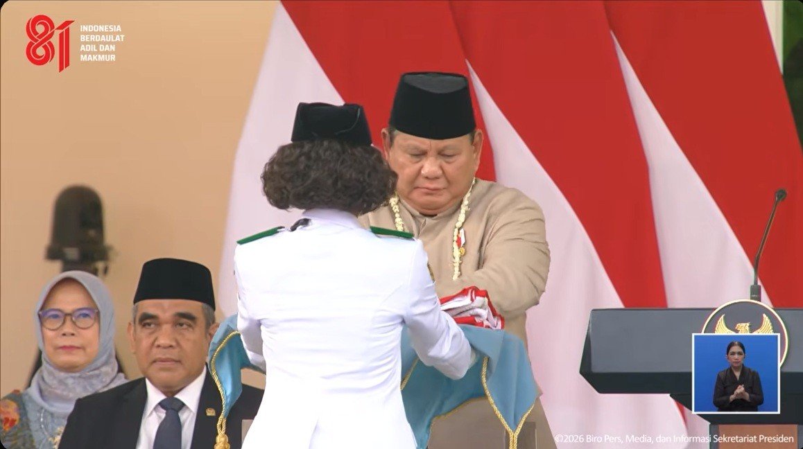 Upacara Penurunan Bendera Selesai, Sang Saka Merah Putih Kembali ke Monas. (Foto YT Setpres)