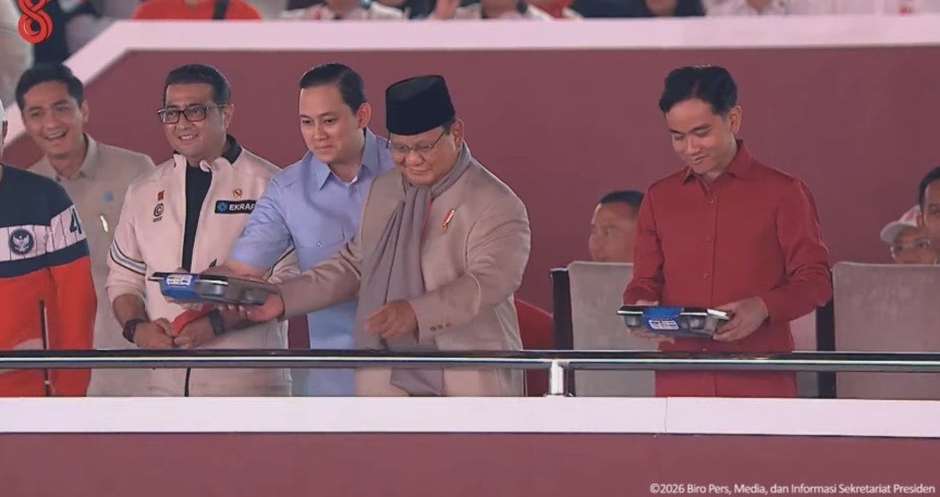 Prabowo-Gibran Dapat MBG saat Karnaval Nusantara di Monas (FOTO:Dok Ist)