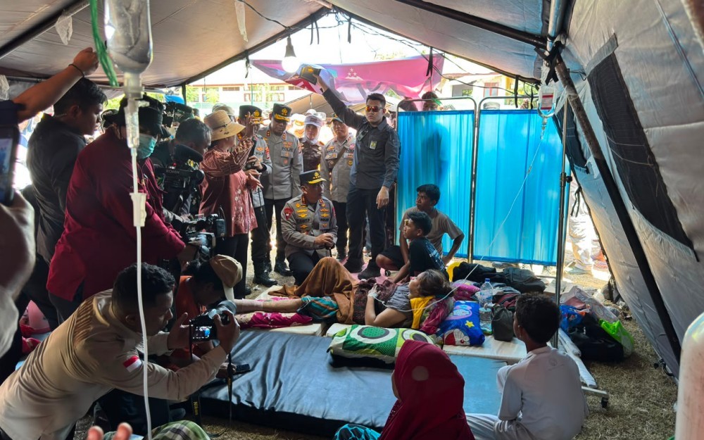 Kapolri Tinjau Posko Pengungsian Gempa NTT, Pastikan Optimalisasi Penanganan Bencana