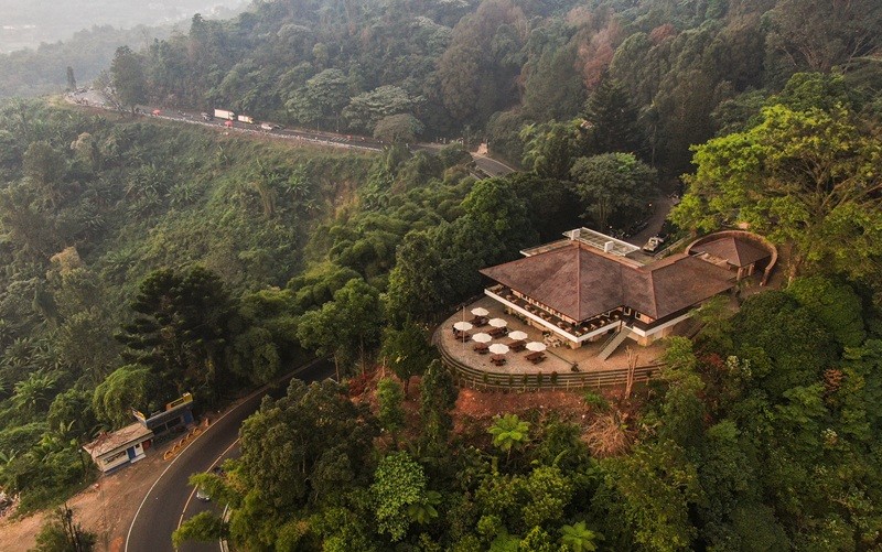Vila Riung Gunung di Puncak, Kabupaten Bogor, Jawa Barat, resmi dibuka untuk umum dalam bentuk restoran. (Foto: Dok. Bobobox)