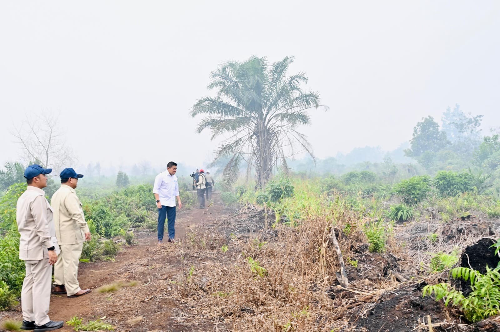 Susuri Area Karhutla di Kalbar, Prabowo Ingin Pastikan Penanganan Berjalan Optimal. (Foto: Sekretariat Kabinet)