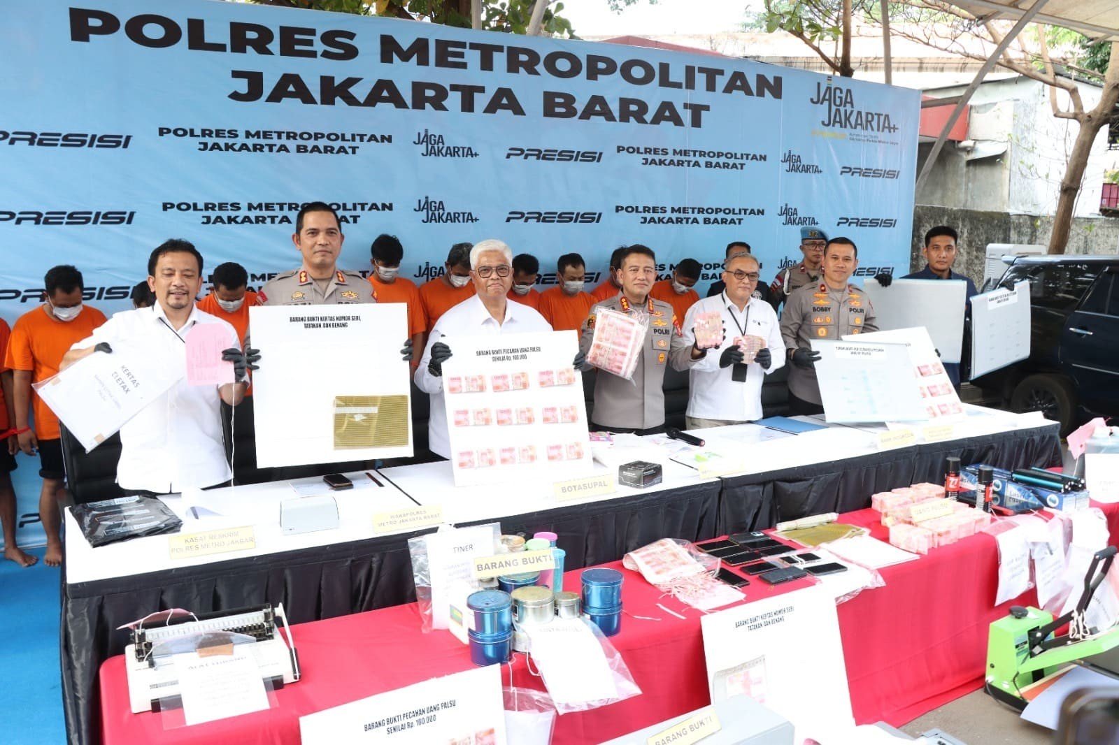 Polisi Bongkar Sindikat Produsen Uang Palsu di Tasikmalaya, Hasil Pemalsuan Dijual Ratusan Juta. (Foto: MNC Media)